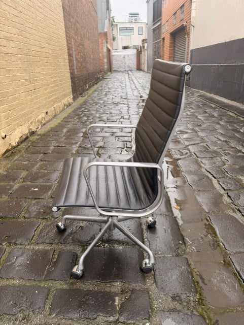 Original Eames Aluminium Group Executive Chair