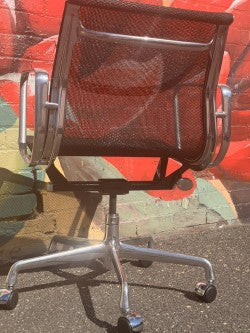 Original Eames EA335 by Charles and Ray Eames for Herman Miller