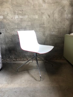 The Contrast Arper Stylecraft Swivel Chair