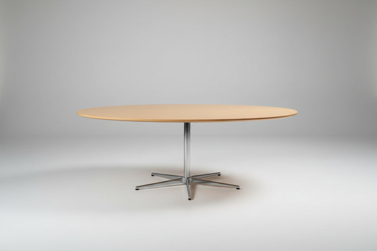 Piet Hein & Arne Jacobsen Fritz Hansen Round Table