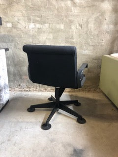 The iconic Sapper Management Chair by Richard Sapper for Knoll (1979)
