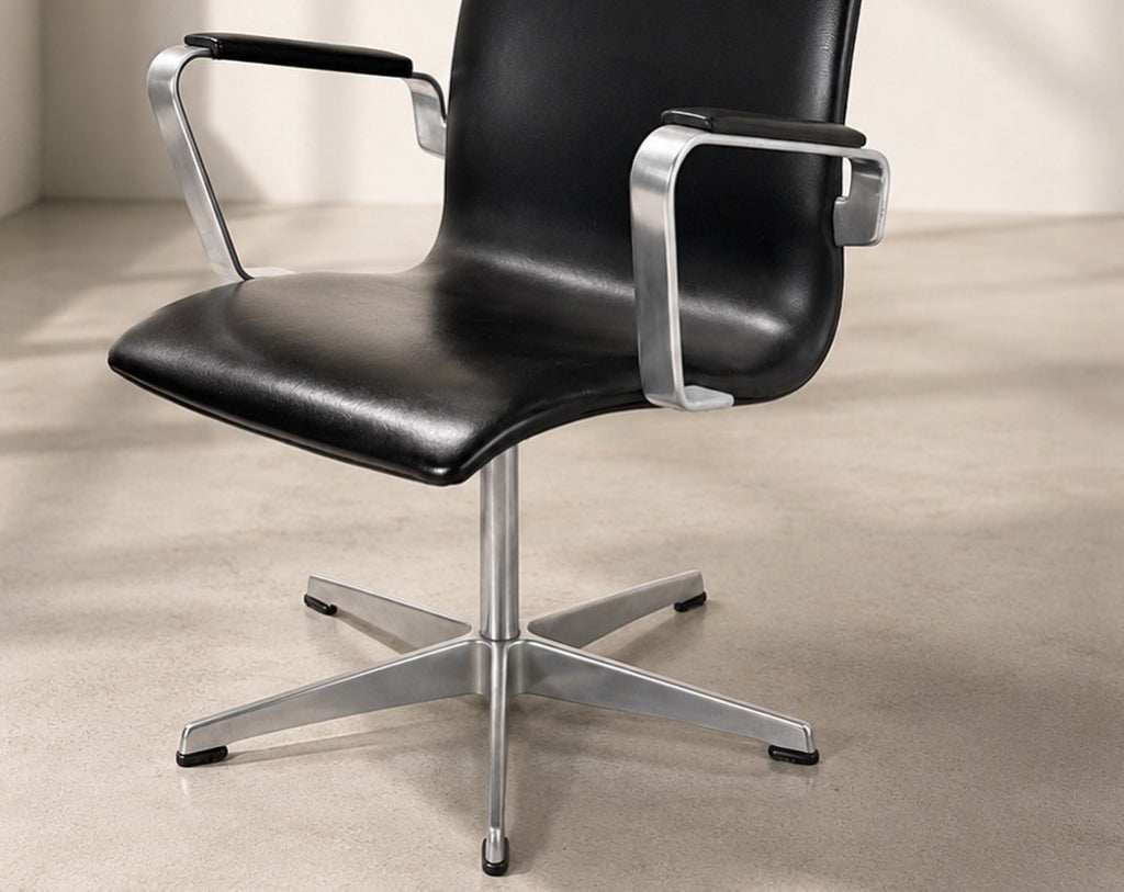 Danish Modern Oxford high back lounge chairs, designed by Arne Jacobsen for Fritz Hansen