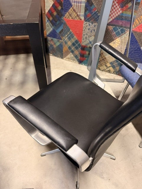Danish Modern Oxford high back lounge chairs, designed by Arne Jacobsen for Fritz Hansen