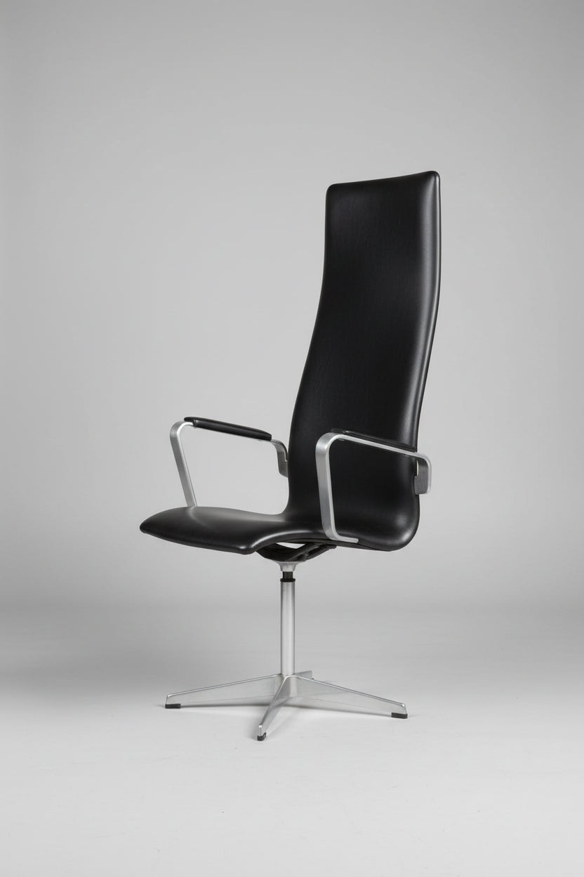 Danish Modern Oxford high back lounge chairs, designed by Arne Jacobsen for Fritz Hansen