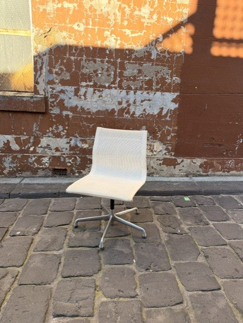 Herman Miller Eames EA330 Management Chair