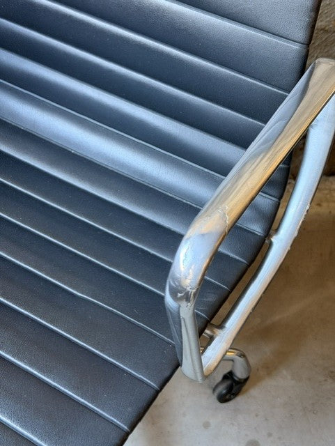 Original Herman Miller Eames Aluminium Group EA335 Management Chair by Charles & Ray Eames with Hard Industrial Casters