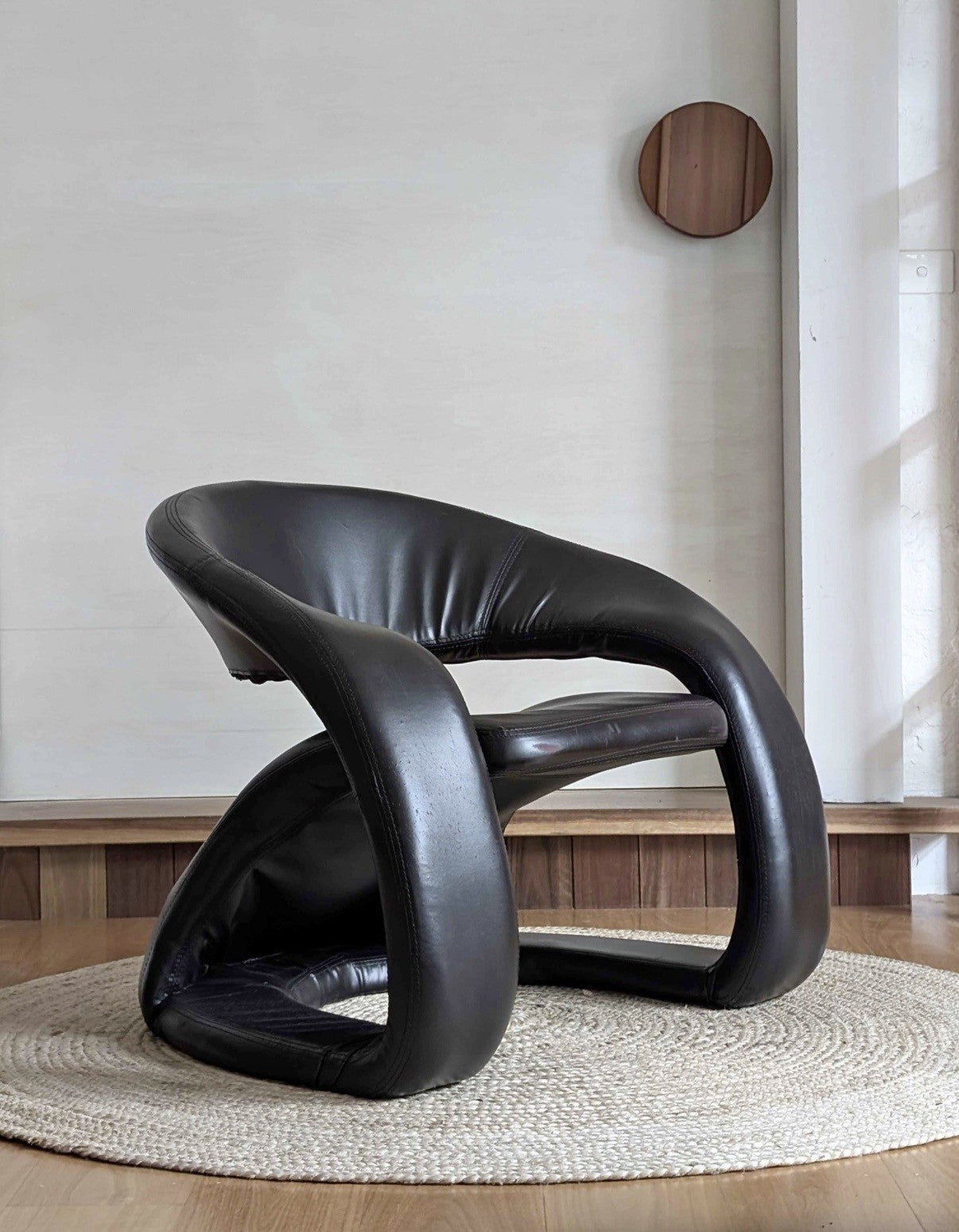 Iconic Postmodern Jaymar Tongue Chair