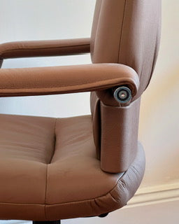 Executive chair designed by Mario Bellini & Dieter Thiel