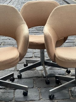 Set of Original Knoll Saarinen Executive Swivel Armchair