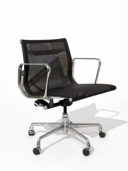 Original Eames EA335 by Charles and Ray Eames for Herman Miller