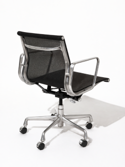Original Eames EA335 by Charles and Ray Eames for Herman Miller
