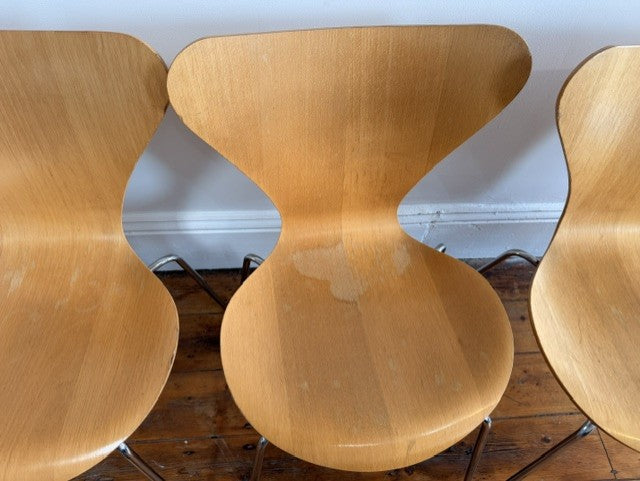 Set of four iconic original Series 7 dining chair, designed by Arne Jacobsen for Fritz Hansen⁠￼ in 1955
