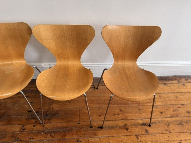 Set of four iconic original Series 7 dining chair, designed by Arne Jacobsen for Fritz Hansen⁠￼ in 1955