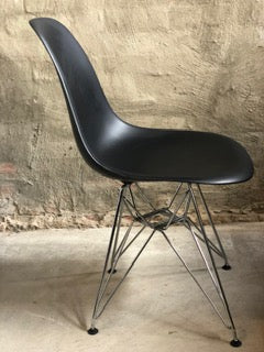 Eames Eiffel Chair in Black
