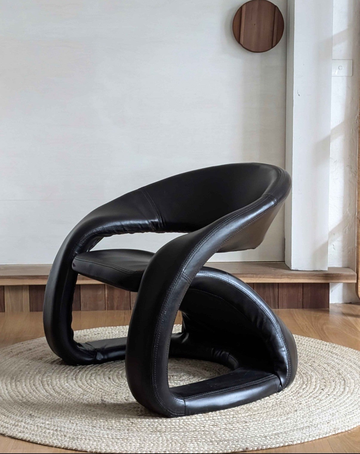 Iconic Postmodern Jaymar Tongue Chair