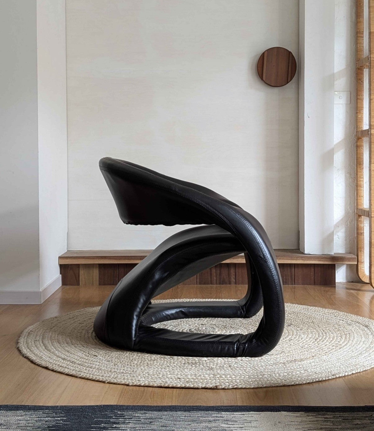 Iconic Postmodern Jaymar Tongue Chair
