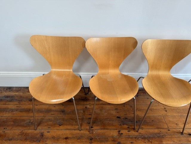 Set of four iconic original Series 7 dining chair, designed by Arne Jacobsen for Fritz Hansen⁠￼ in 1955