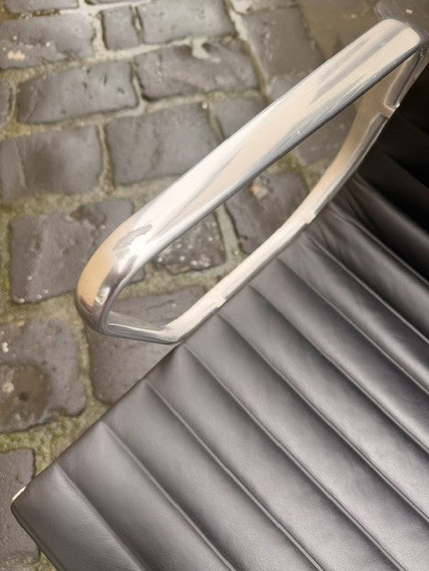 Original Eames Aluminium Group Executive Chair