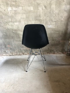 Eames Eiffel Chair in Black