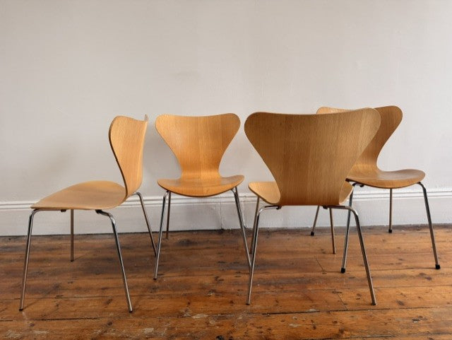 Set of four iconic original Series 7 dining chair, designed by Arne Jacobsen for Fritz Hansen⁠￼ in 1955