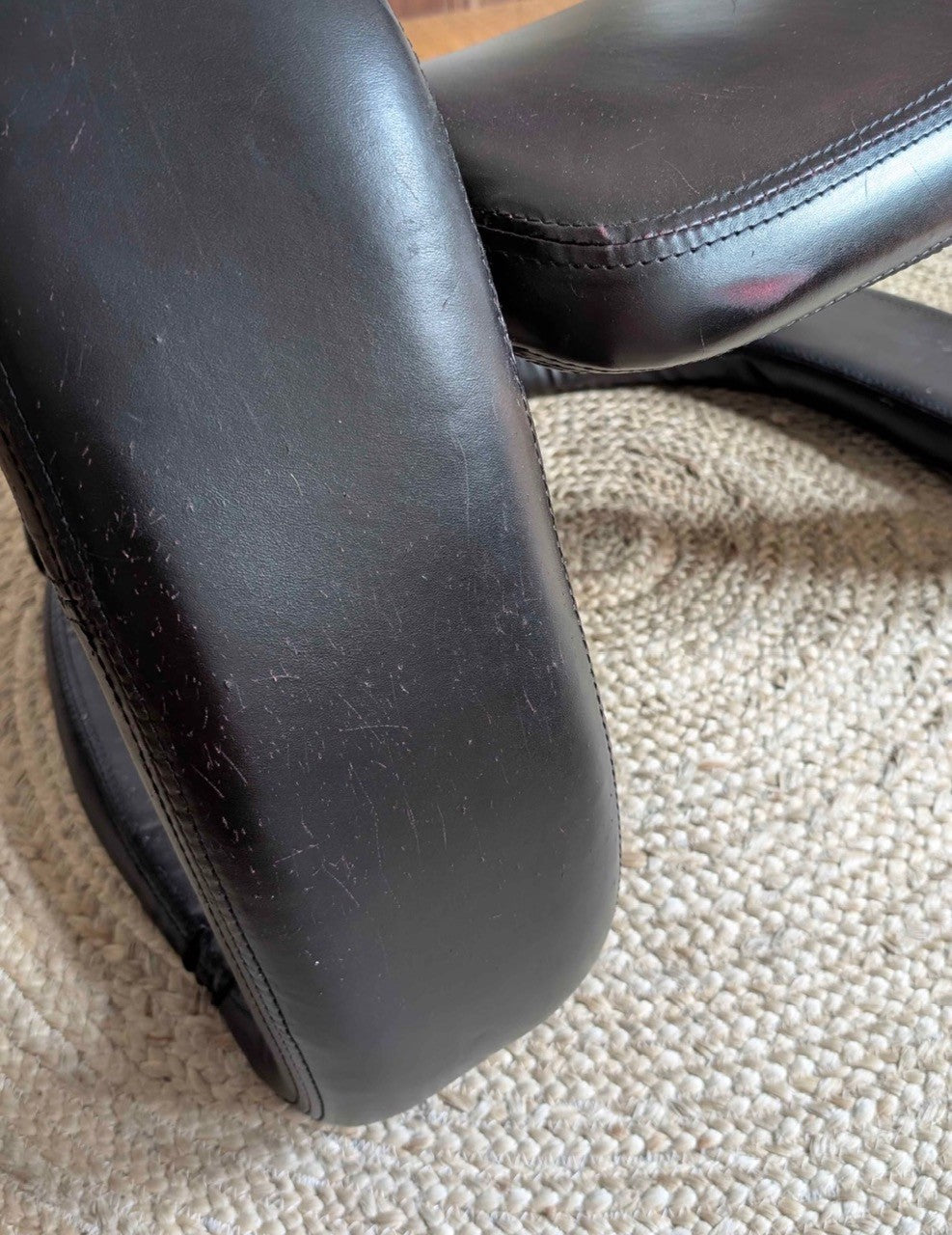 Iconic Postmodern Jaymar Tongue Chair