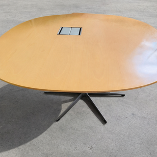 Piet Hein & Arne Jacobsen Fritz Hansen Round Table