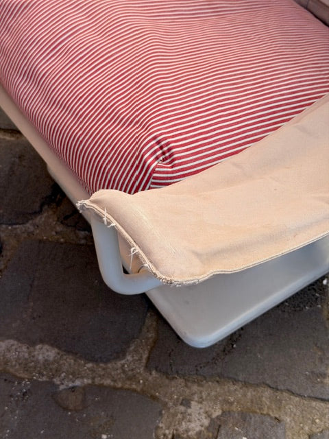 The AEO Chair was designed in 1971 by Paolo Deganello for Archizoom Associati and produced by Cassina