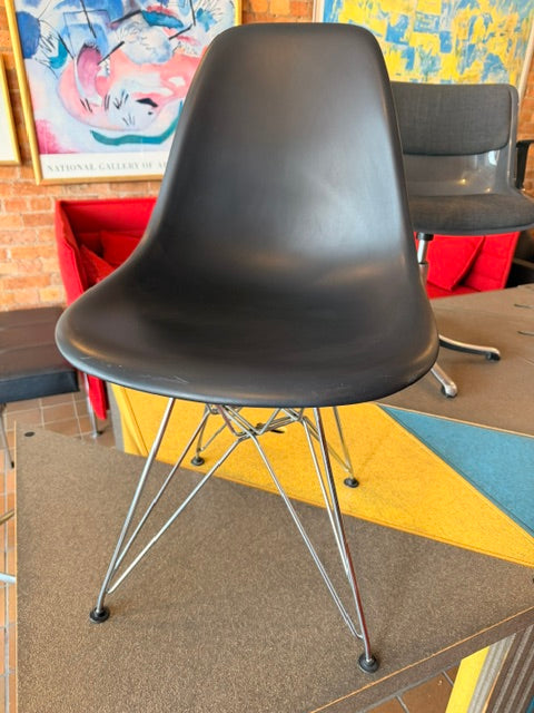 Eames Eiffel Chair in Black