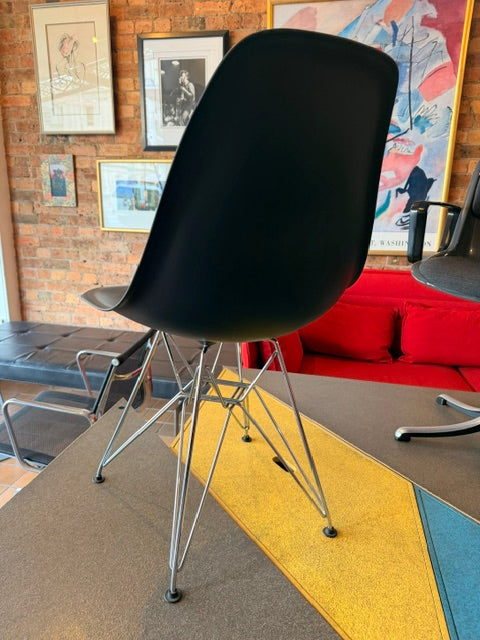 Eames Eiffel Chair in Black