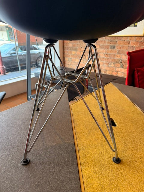 Eames Eiffel Chair in Black
