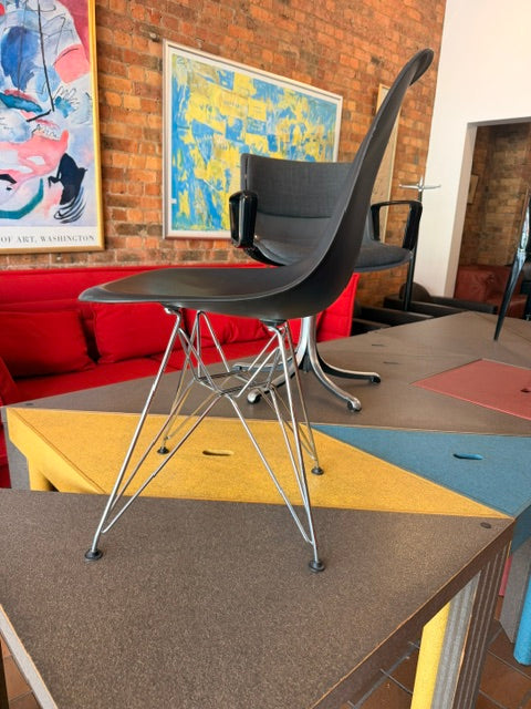 Eames Eiffel Chair in Black
