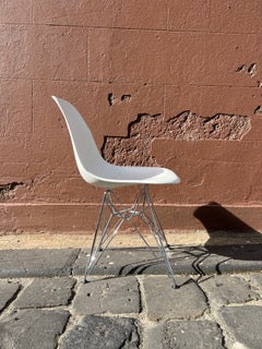 Eames Eiffel Chair in White