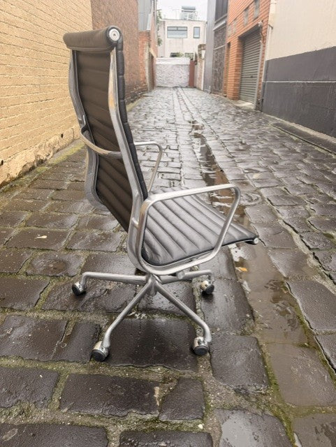Original Eames Aluminium Group Executive Chair