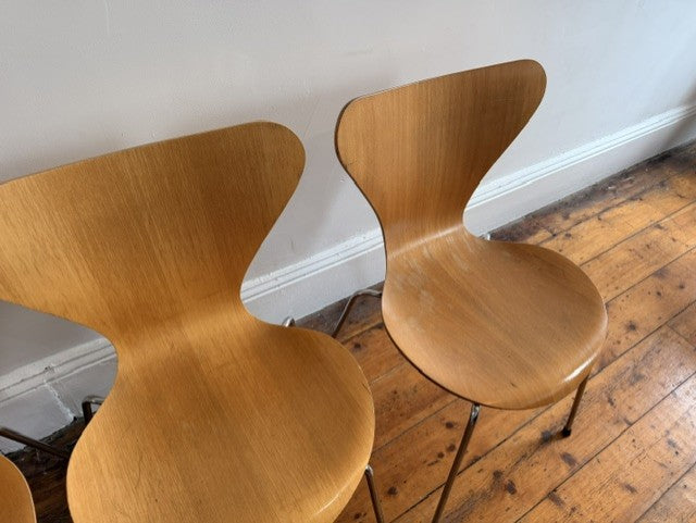Set of four iconic original Series 7 dining chair, designed by Arne Jacobsen for Fritz Hansen⁠￼ in 1955