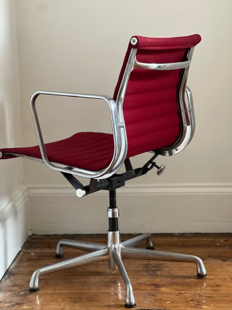 Herman Miller Eames Aluminum Group Management Chair Special 50 Years Edition