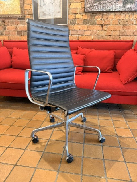 Original Eames Aluminium Group Executive Chair