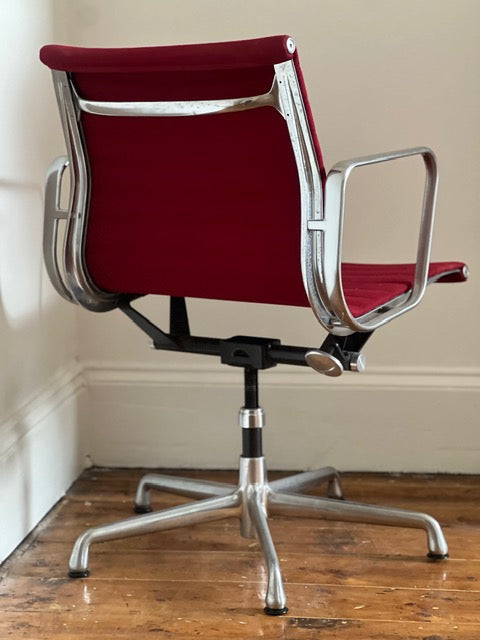 Herman Miller Eames Aluminum Group Management Chair Special 50 Years Edition