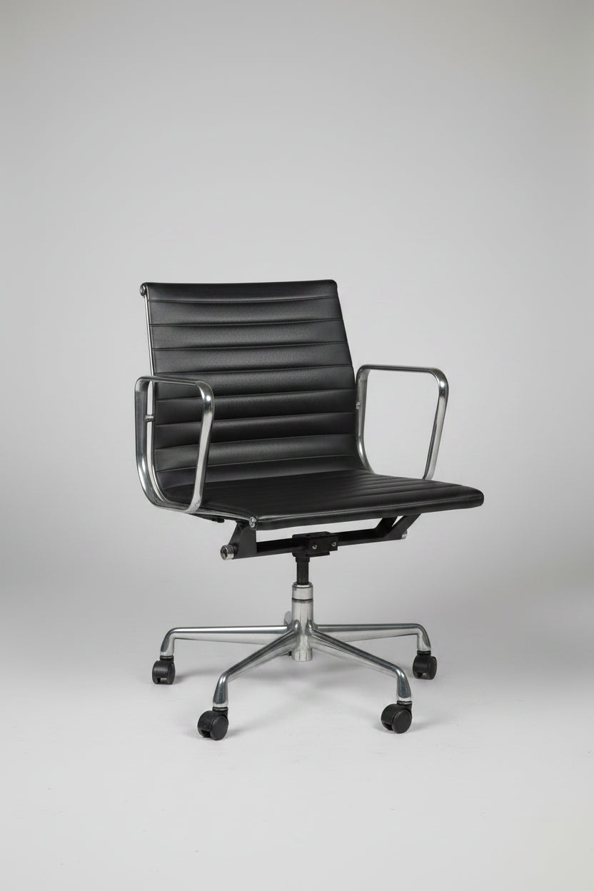 Original Herman Miller Eames Aluminium Group EA335 Management Chair by Charles & Ray Eames with Hard Industrial Casters