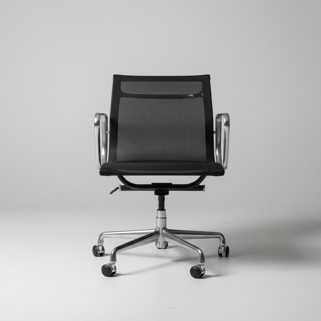 Original Eames EA335 by Charles and Ray Eames for Herman Miller