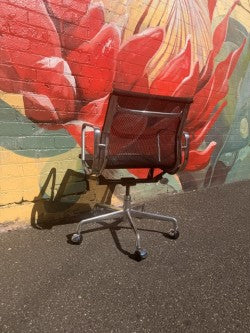 Original Eames EA335 by Charles and Ray Eames for Herman Miller