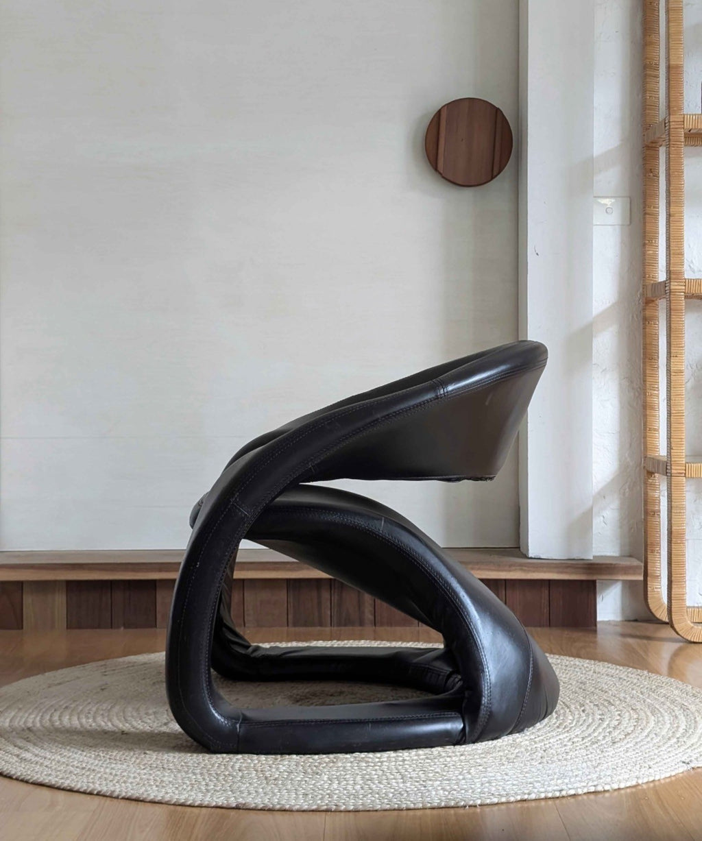 Iconic Postmodern Jaymar Tongue Chair