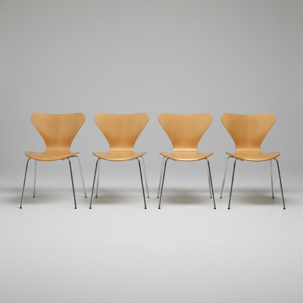 Set of four iconic original Series 7 dining chair, designed by Arne Jacobsen for Fritz Hansen⁠￼ in 1955