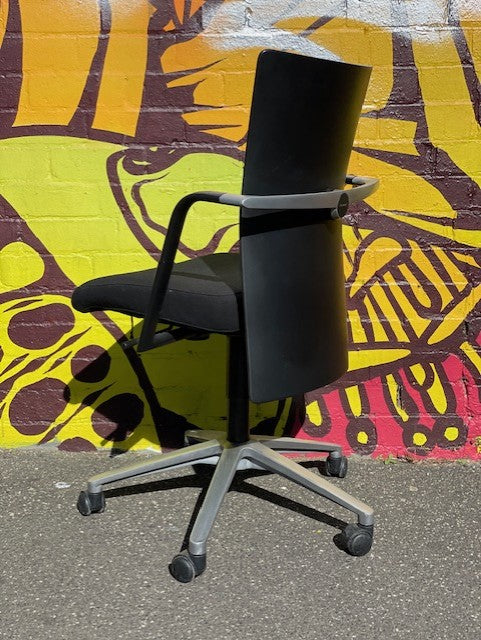 Fritz Hansen "Flow" Chair Design by Burghart Vogtherr, Model 5263