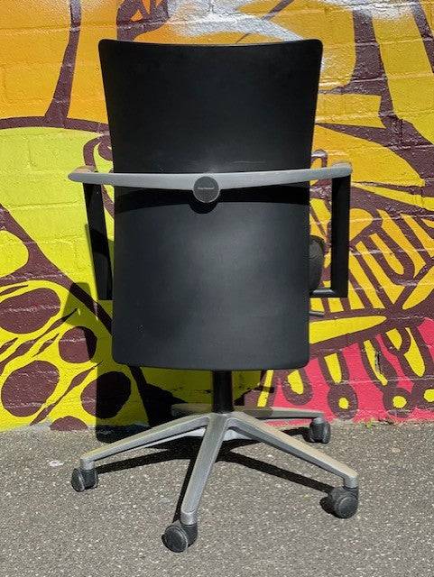 Fritz Hansen "Flow" Chair Design by Burghart Vogtherr, Model 5263