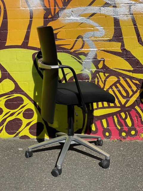 Fritz Hansen "Flow" Chair Design by Burghart Vogtherr, Model 5263