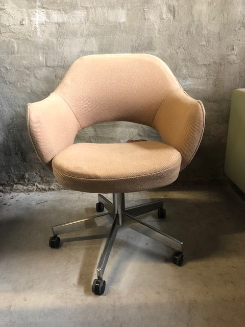 Set of Original Knoll Saarinen Executive Swivel Armchair