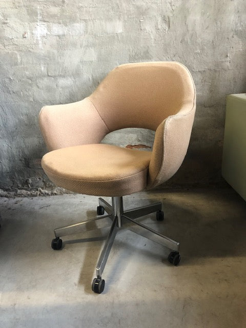 Set of Original Knoll Saarinen Executive Swivel Armchair