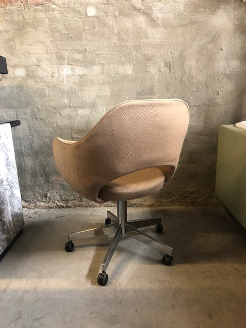 Set of Original Knoll Saarinen Executive Swivel Armchair