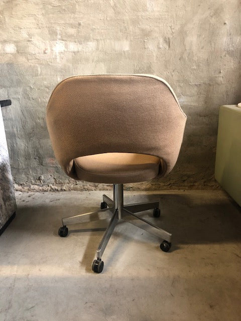 Set of Original Knoll Saarinen Executive Swivel Armchair