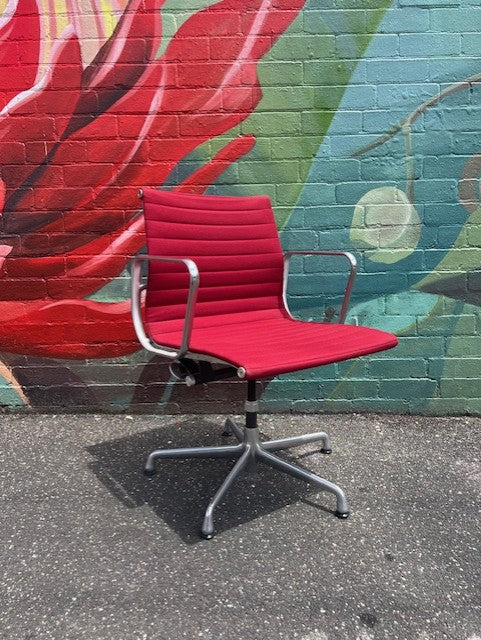 Herman Miller Eames Aluminum Group Management Chair Special 50 Years Edition